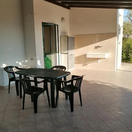 Tra Ulivi E Mare بيت للعطل